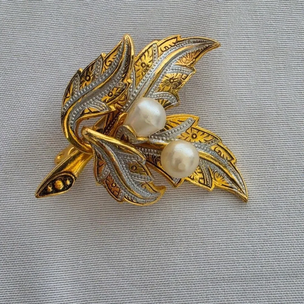 Beautiful Vintage Damascene jewelry set Leaf brooch/matching drop acorn earrings